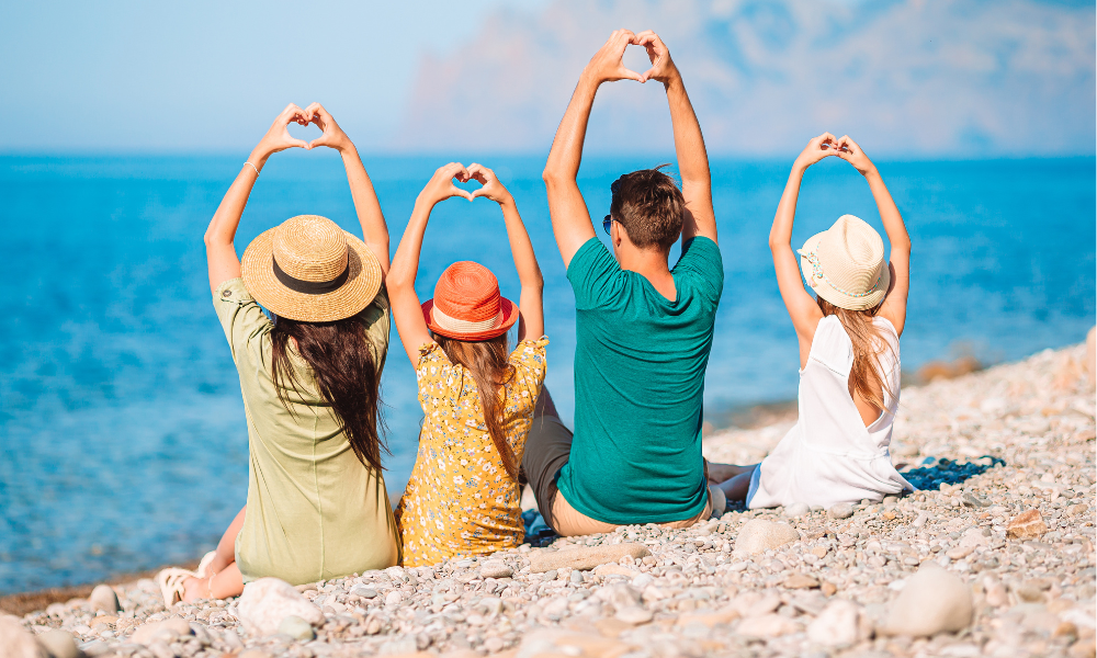 家族おそろいで楽しむ!服・小物・プレゼントの選び方と人気ブランドを紹介
