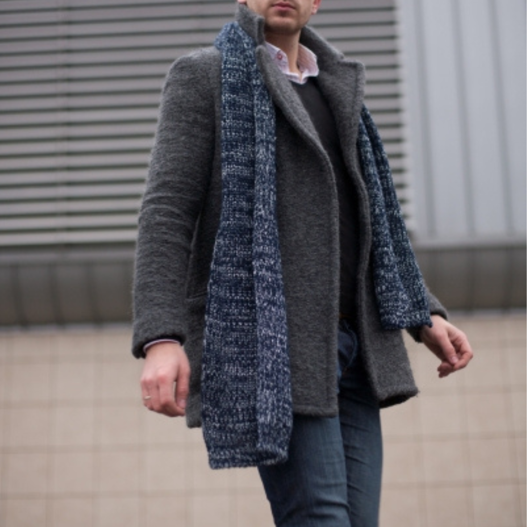 メンズストールの巻き方で差がつく!大人の上品コーデ術