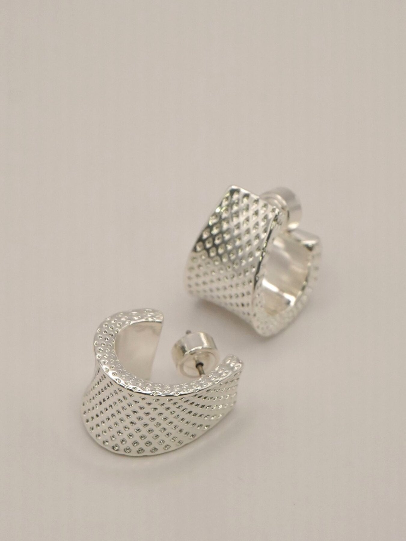 【予約販売】CHIGNON ドットワイドフープピアス 0066-776SH