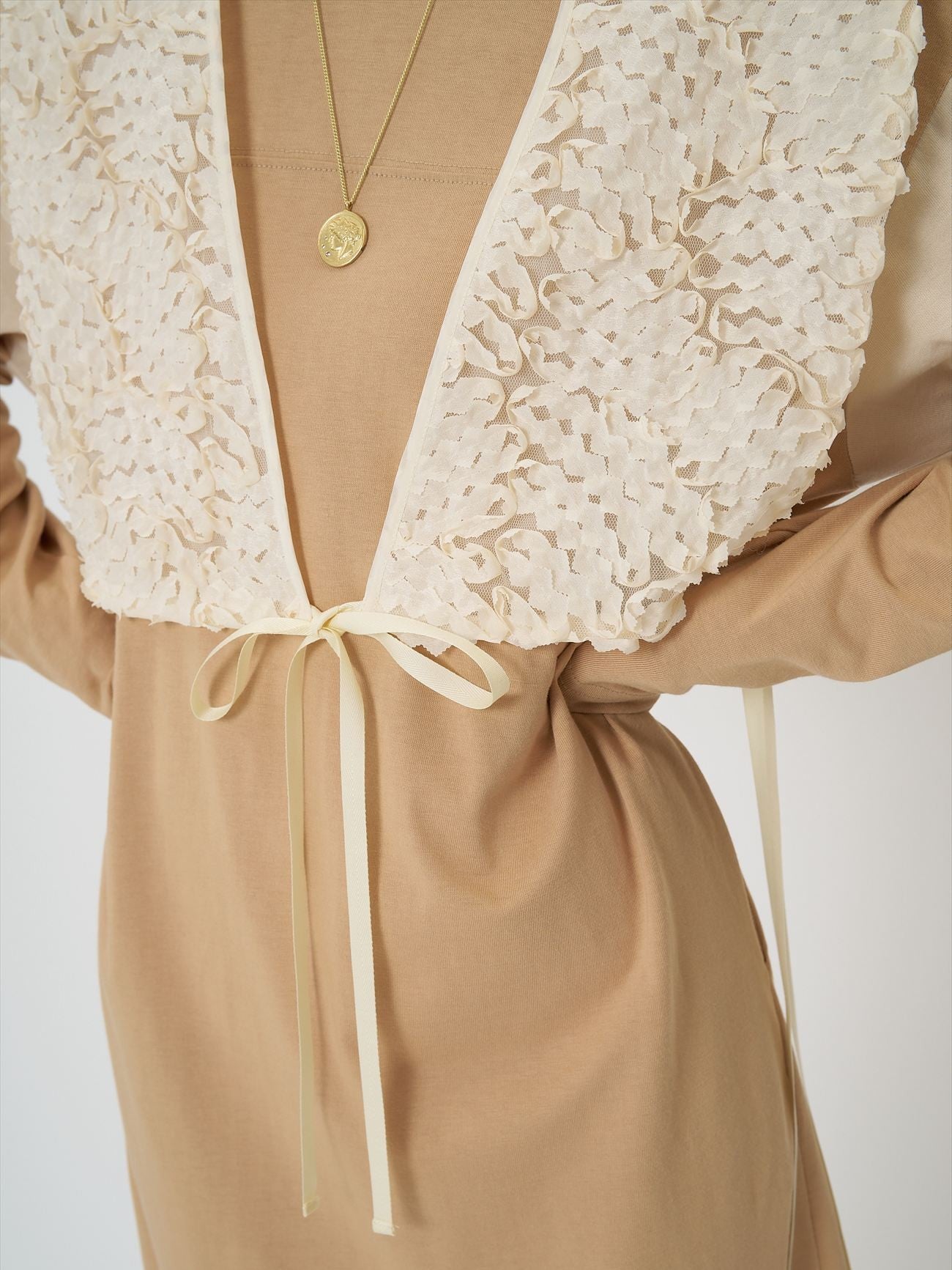 【予約販売】CHIGNON フリルエンブロミニベスト 1961-049BZ