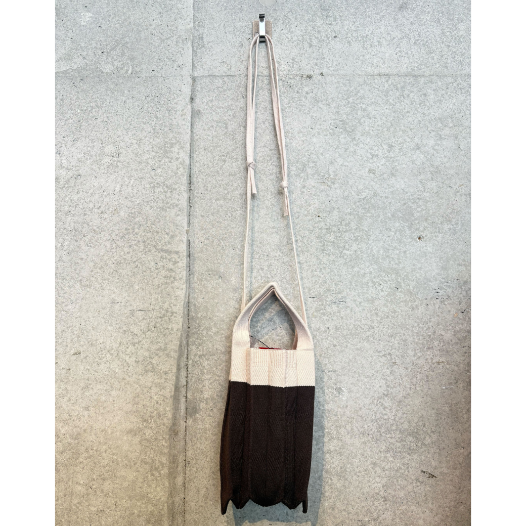 amicom PLEATS PHONE POUCH ショルダースマホバッグ