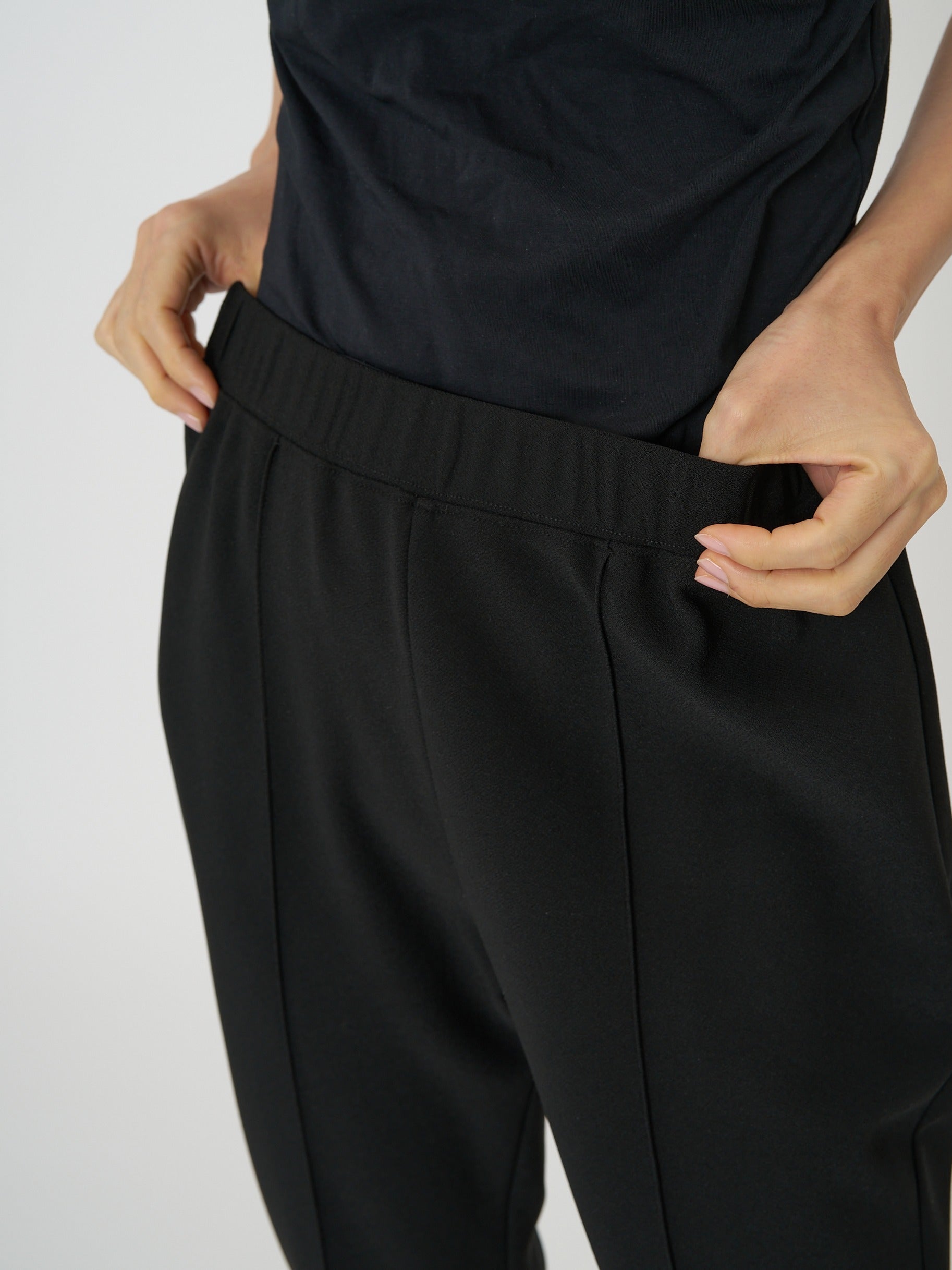 【予約販売】CHIGNON ストレッチカプリスリットPT 3261-012KK