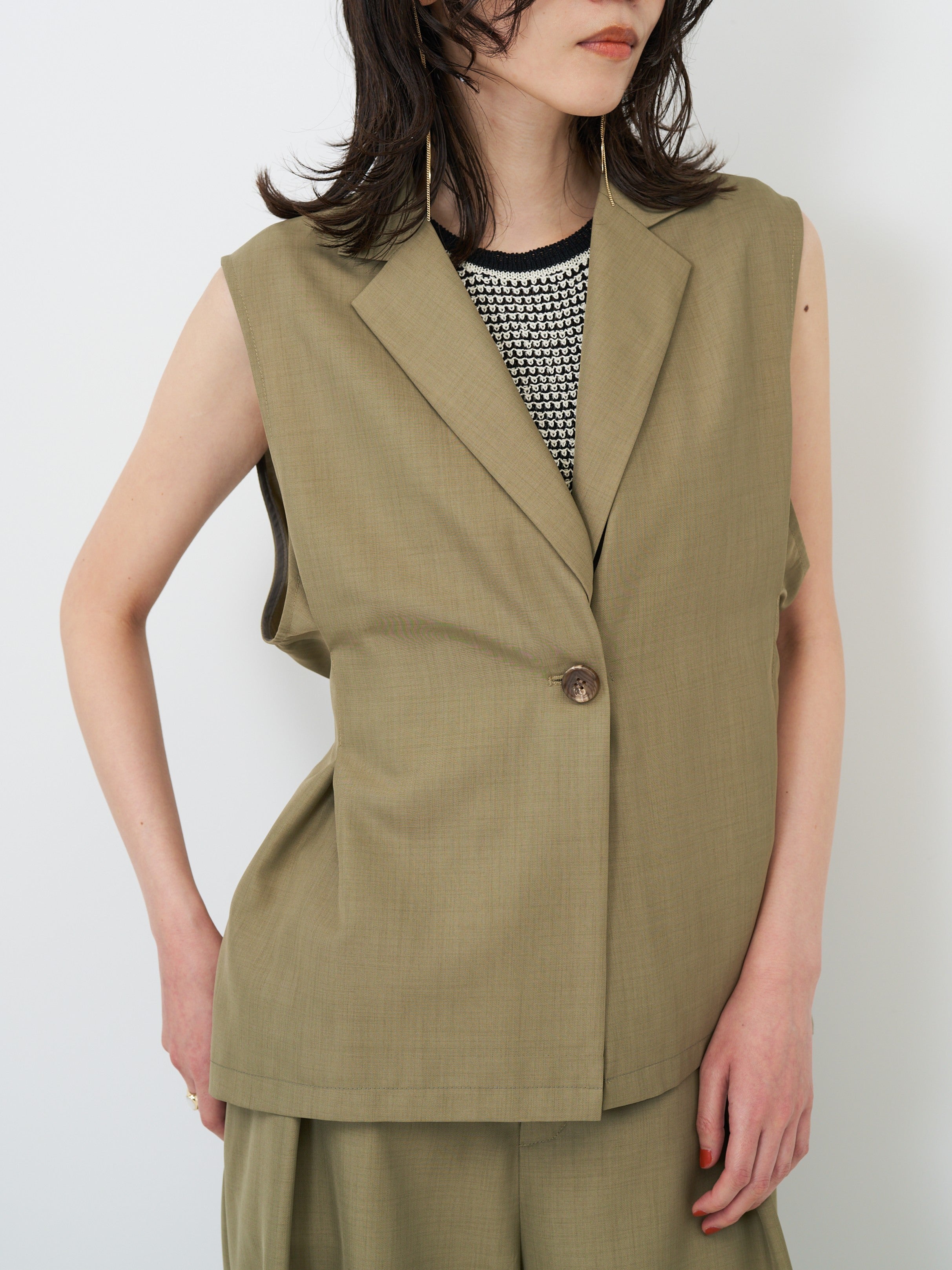 【予約販売】CHIGNON リネンライクペプラムジレ 4862-336MK