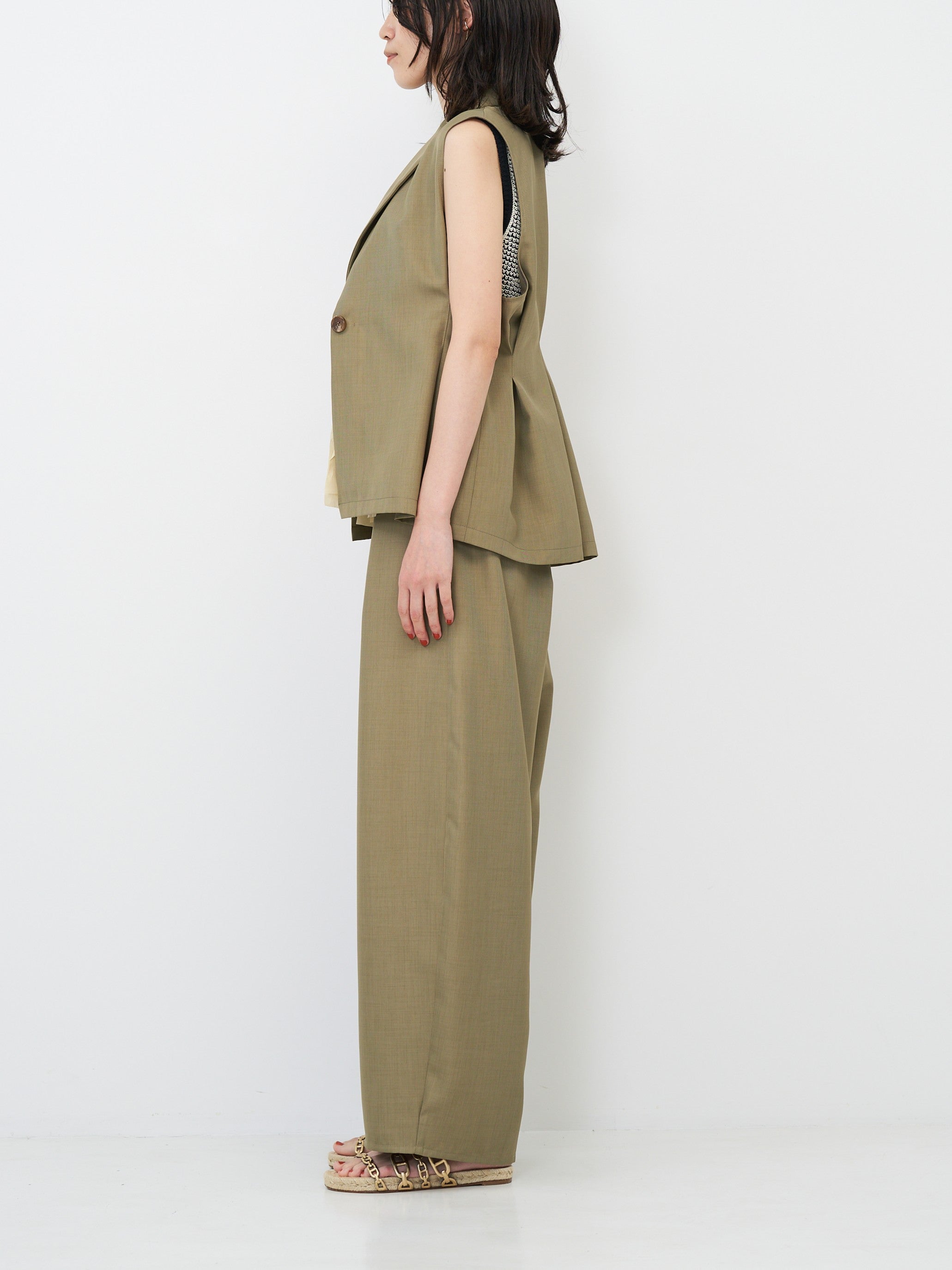 【予約販売】CHIGNON リネンライクペプラムジレ 4862-336MK