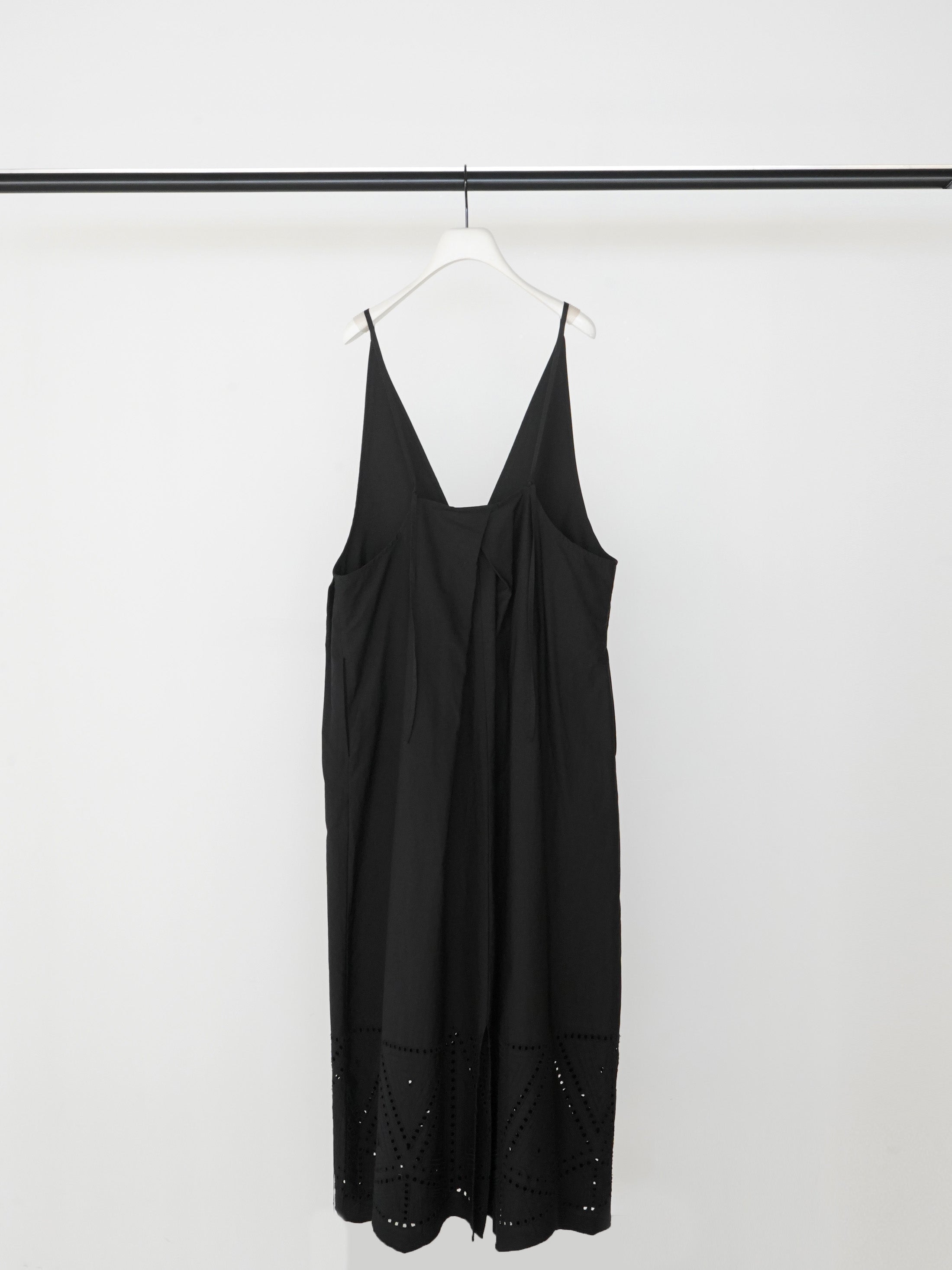 CHIGNON スカラ刺繍キャミOP 5562-371NH