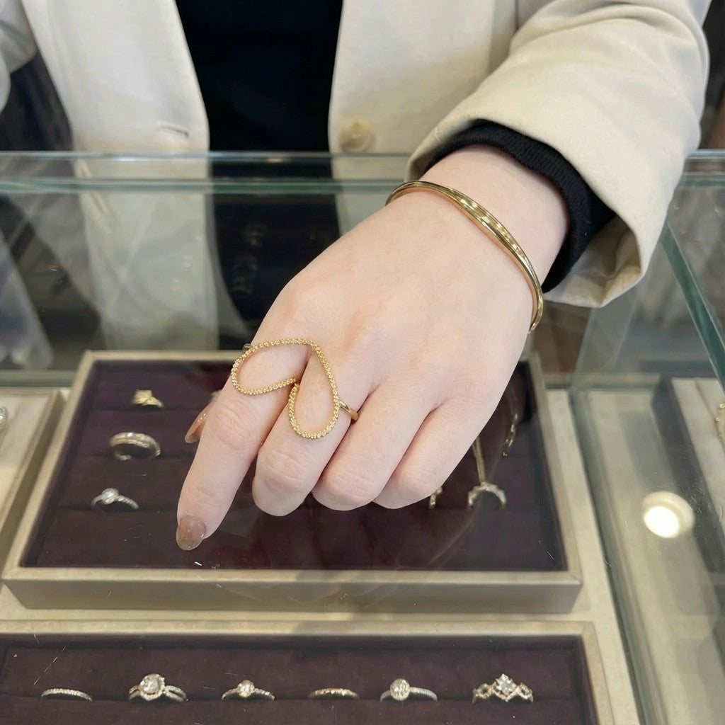 Back of the hand バングル