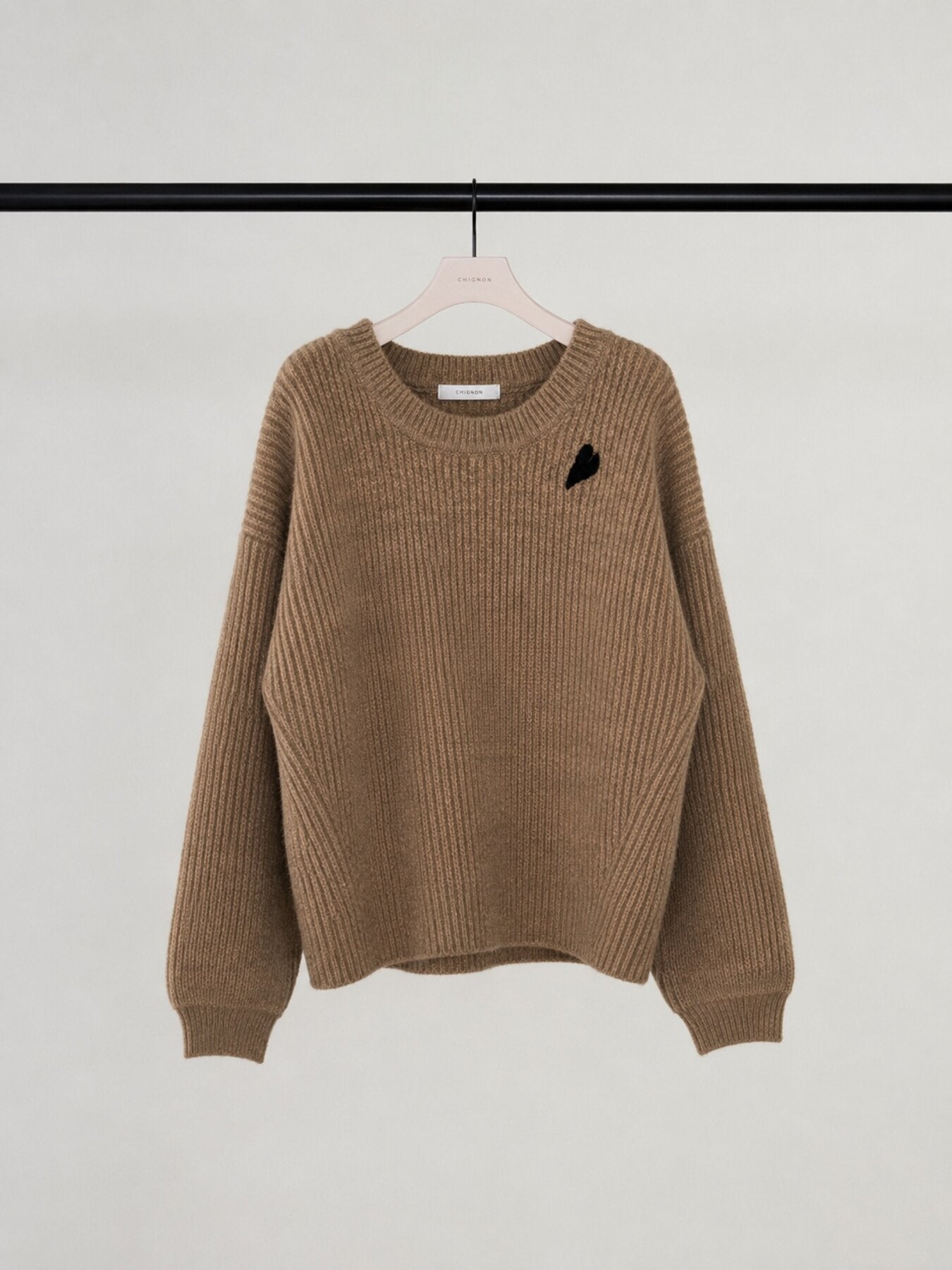 【予約販売】CHIGNON カタアゼチャームニットPO 9265-405DP