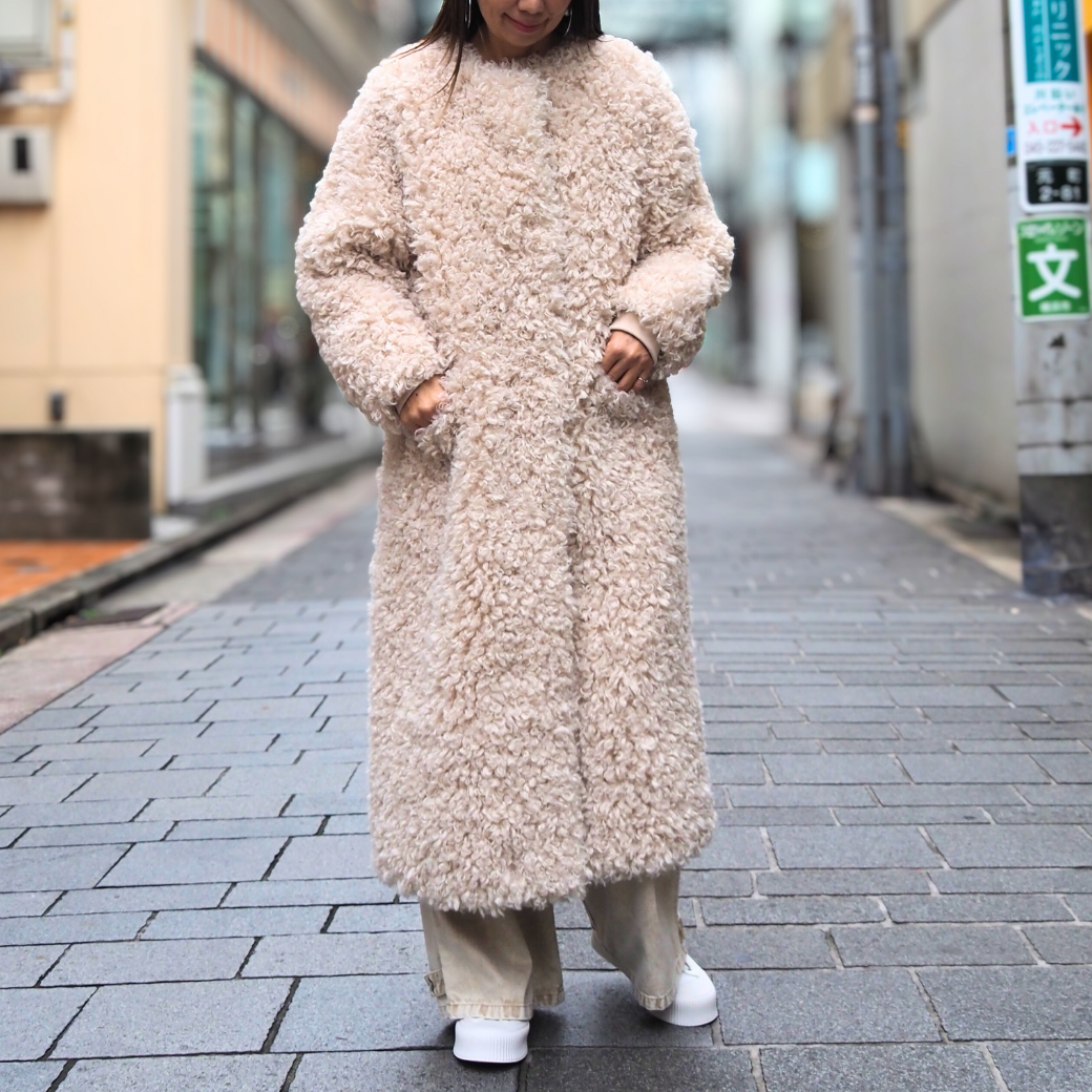 jakke. ARC COAT CREAM CURLY