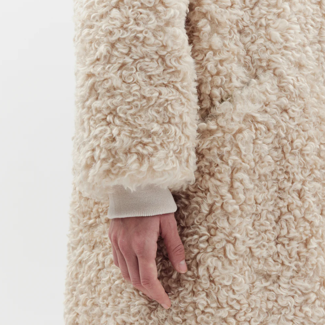 jakke. ARC COAT CREAM CURLY