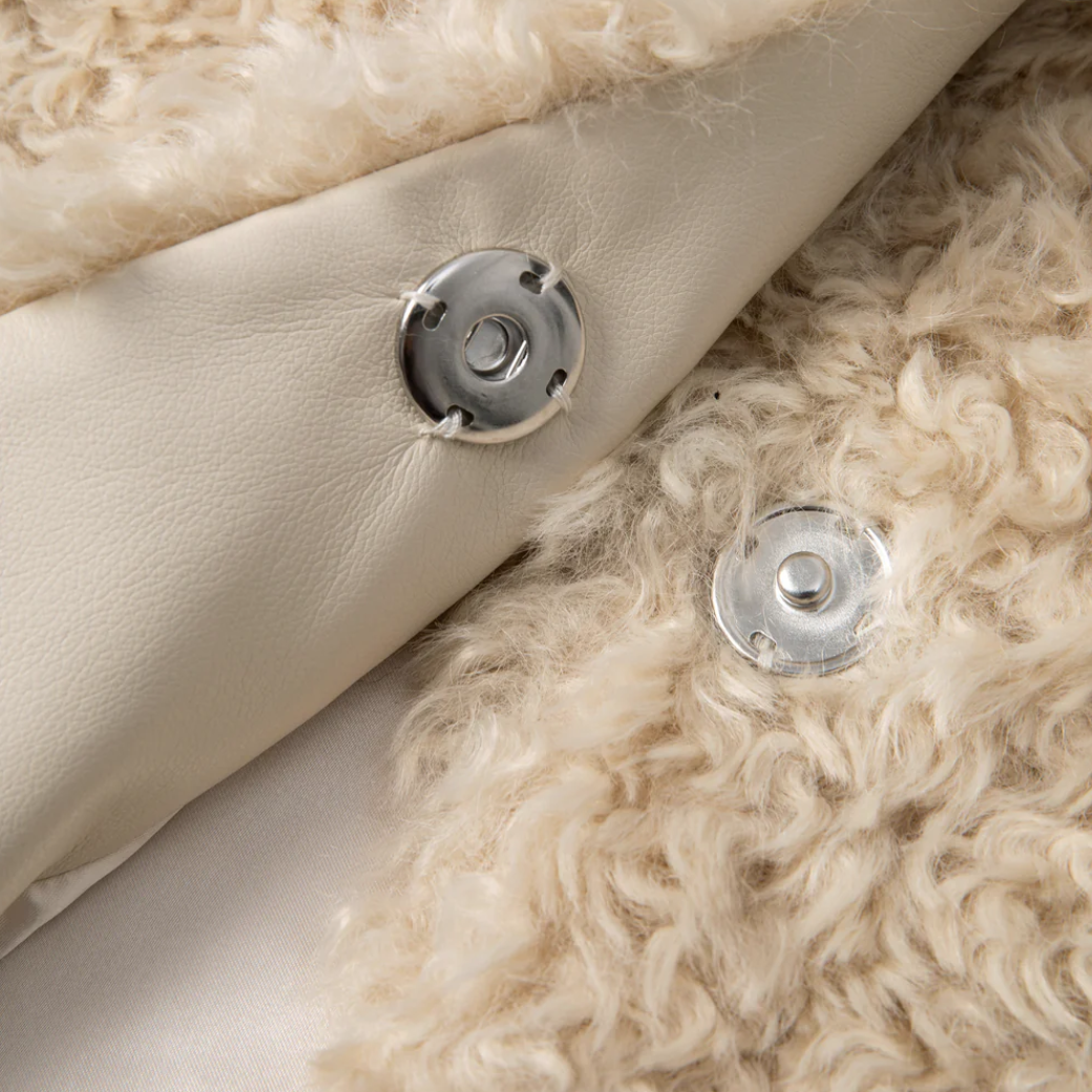 jakke. ARC COAT CREAM CURLY