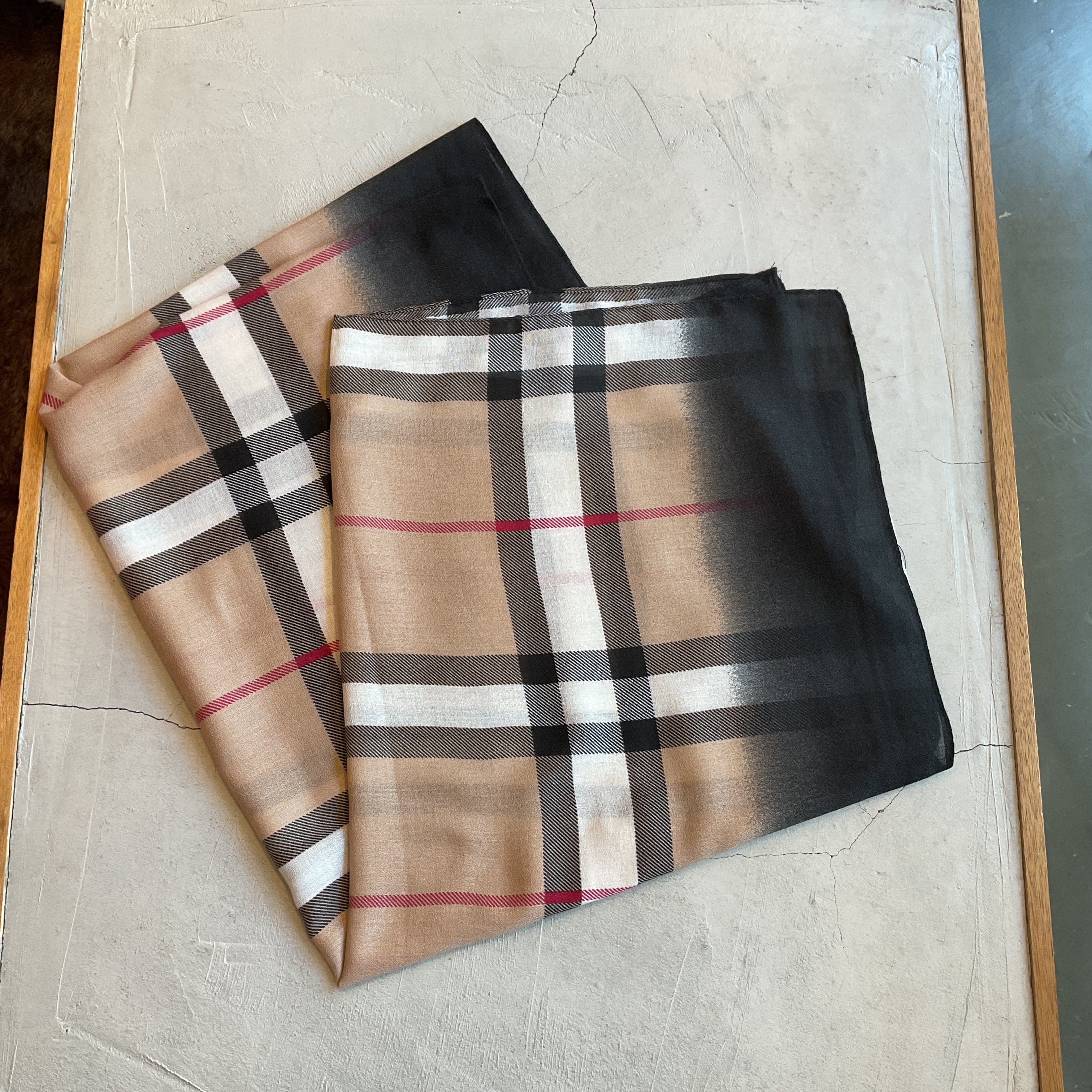 チェック柄ストール