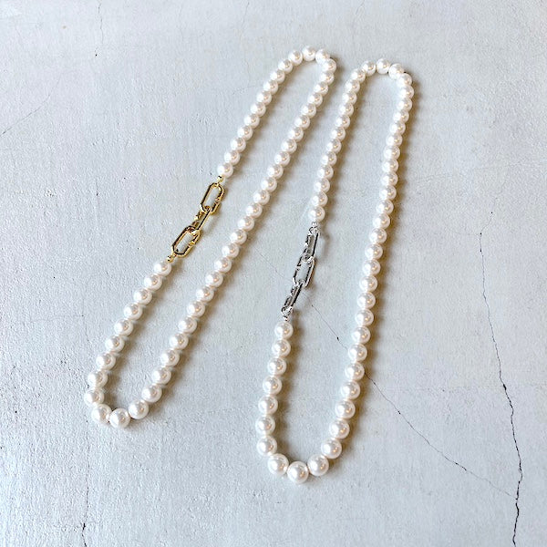 Big pearl necklace