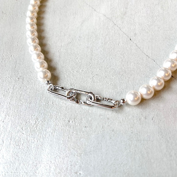 Big pearl necklace