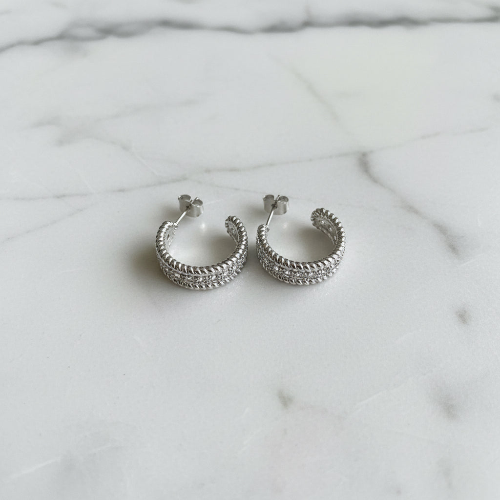 ボリュームラインストーンピアス