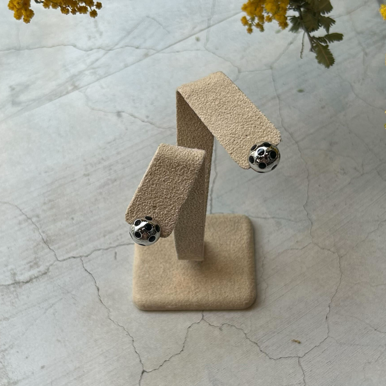 ドットピアス