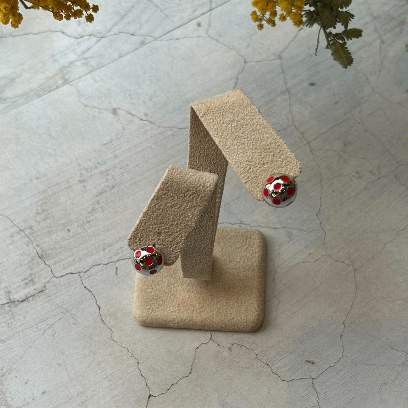 ドットピアス