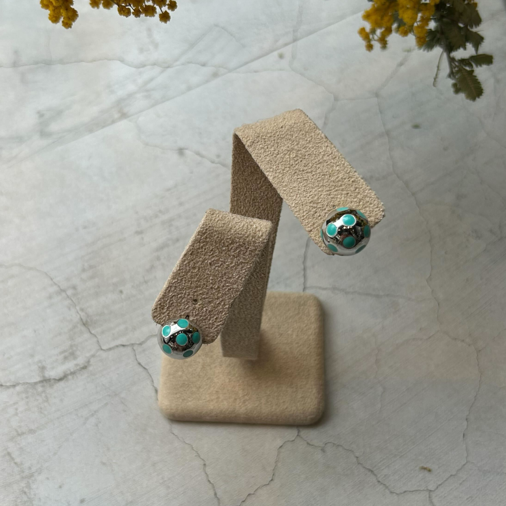 ドットピアス