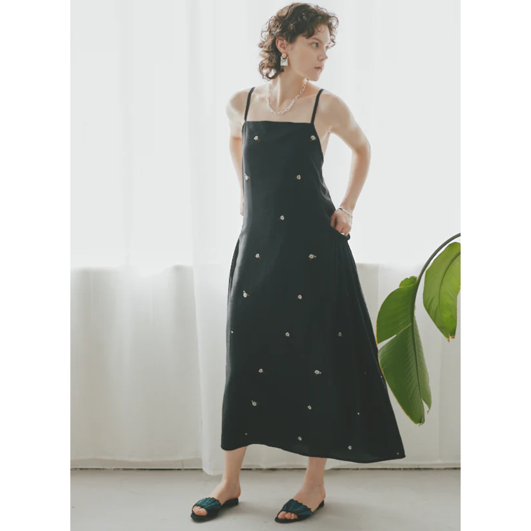Muel Chic Lily embroidery OP
