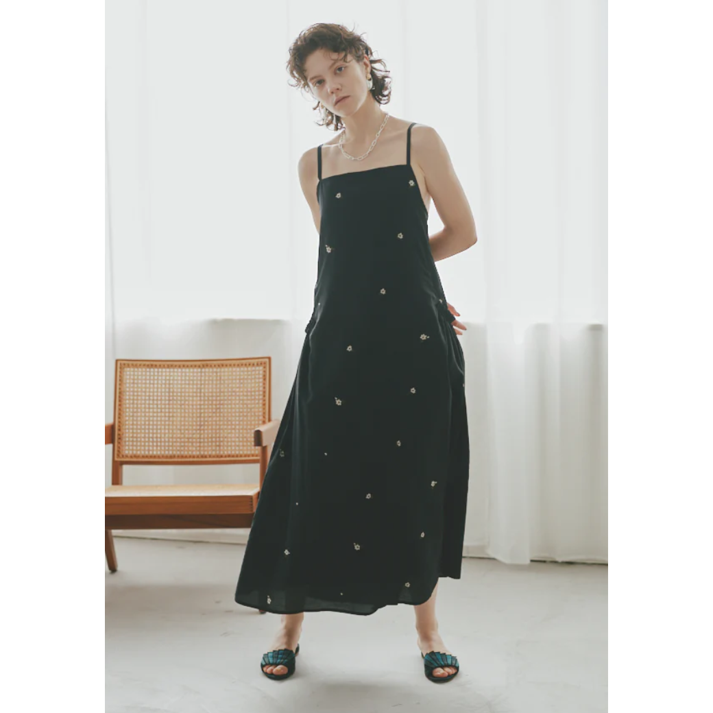 Muel Chic Lily embroidery OP