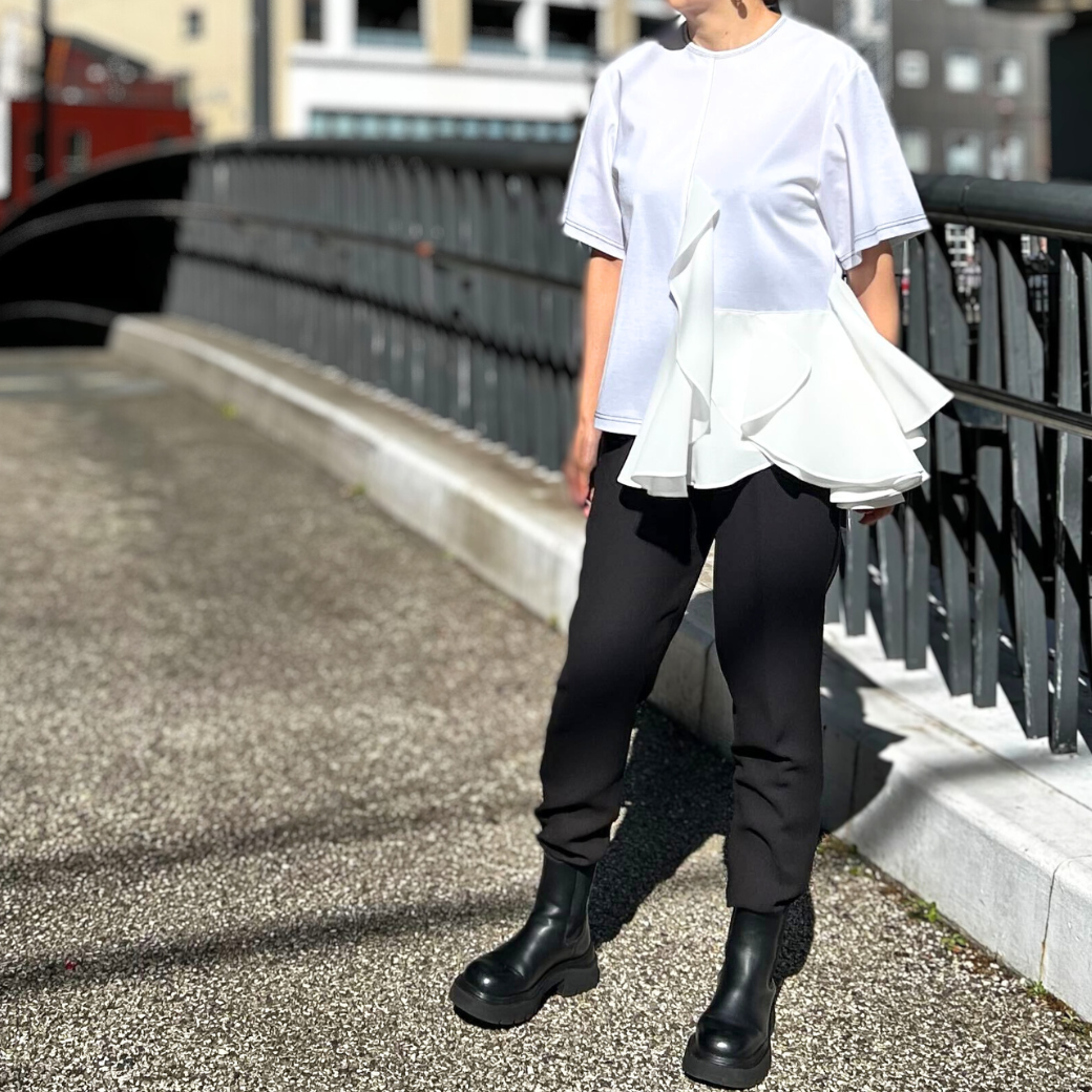 RUMCHE Moon Ruffle Cutsew Tops R25S10608〔40%OFF〕