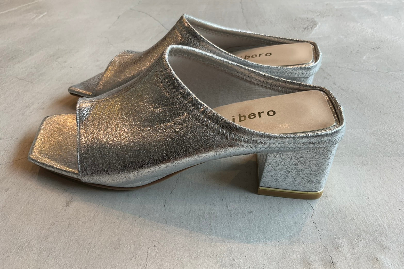 オープントゥサンダル