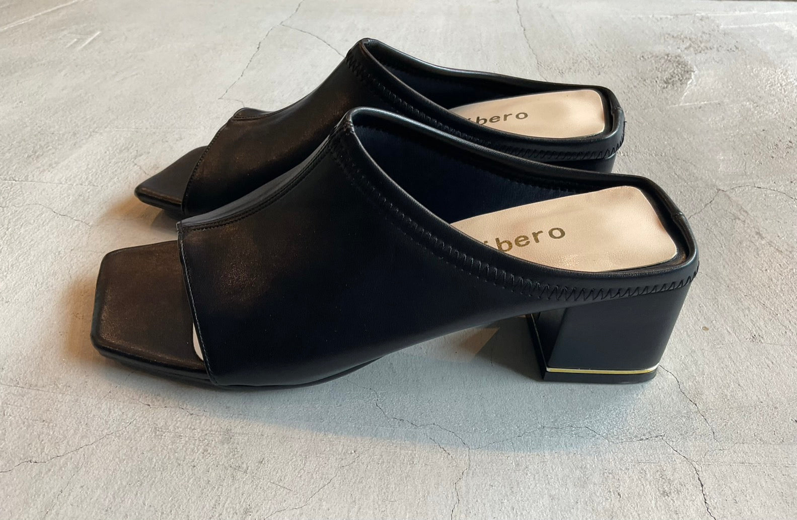 オープントゥサンダル