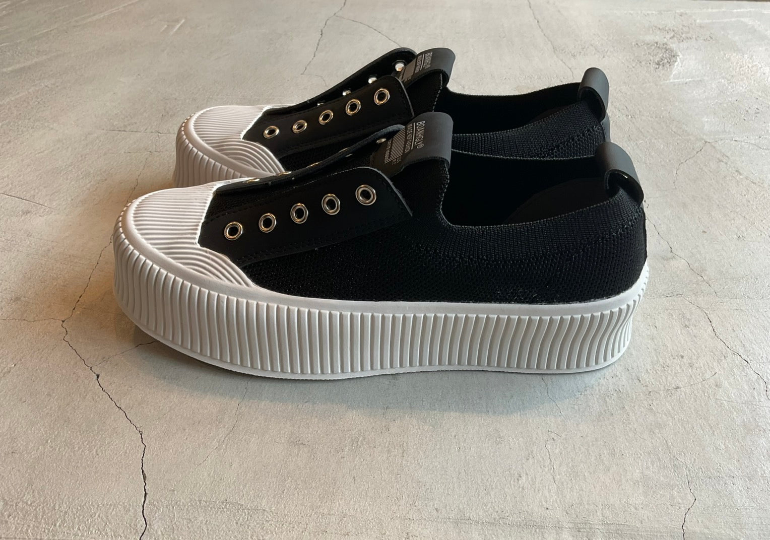 スリッポンスニーカー