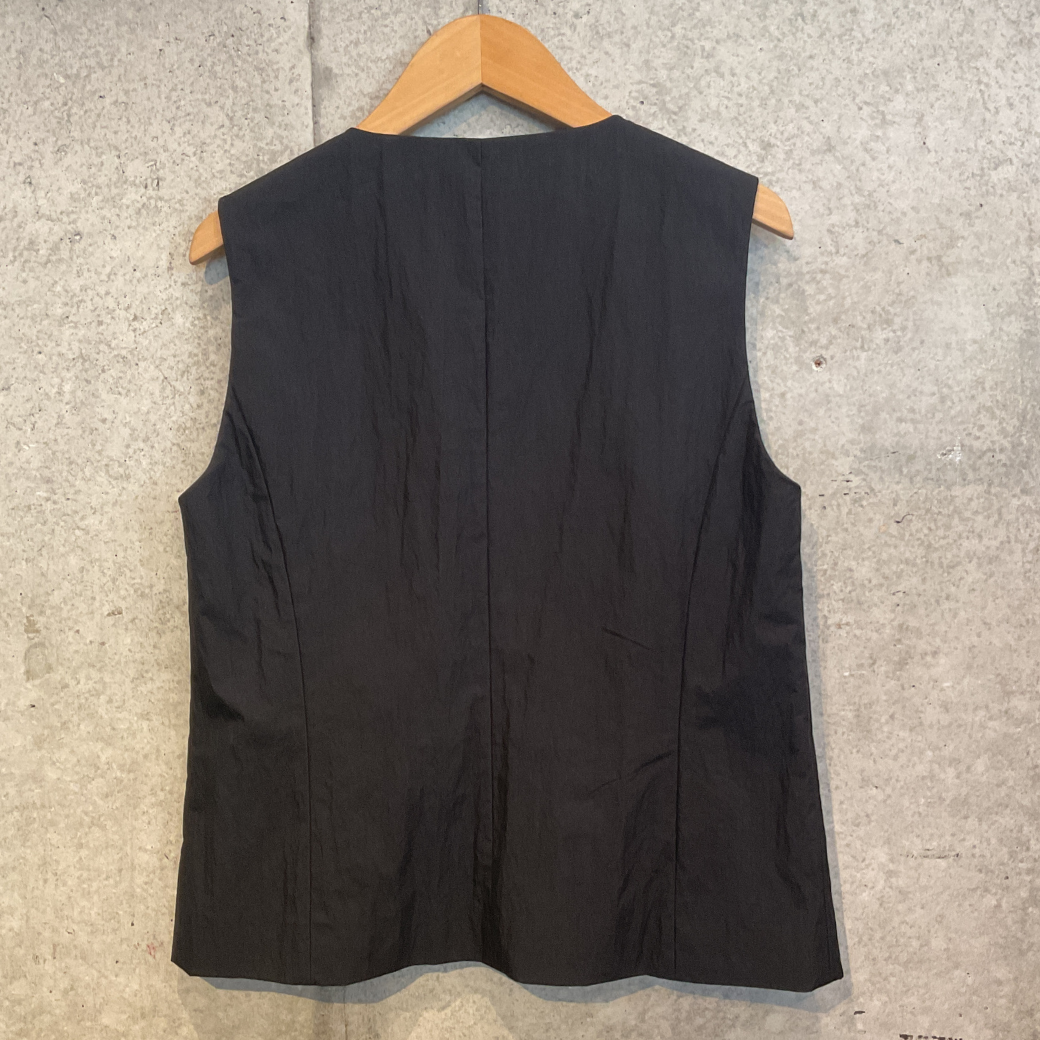 ミニマルVネックベスト