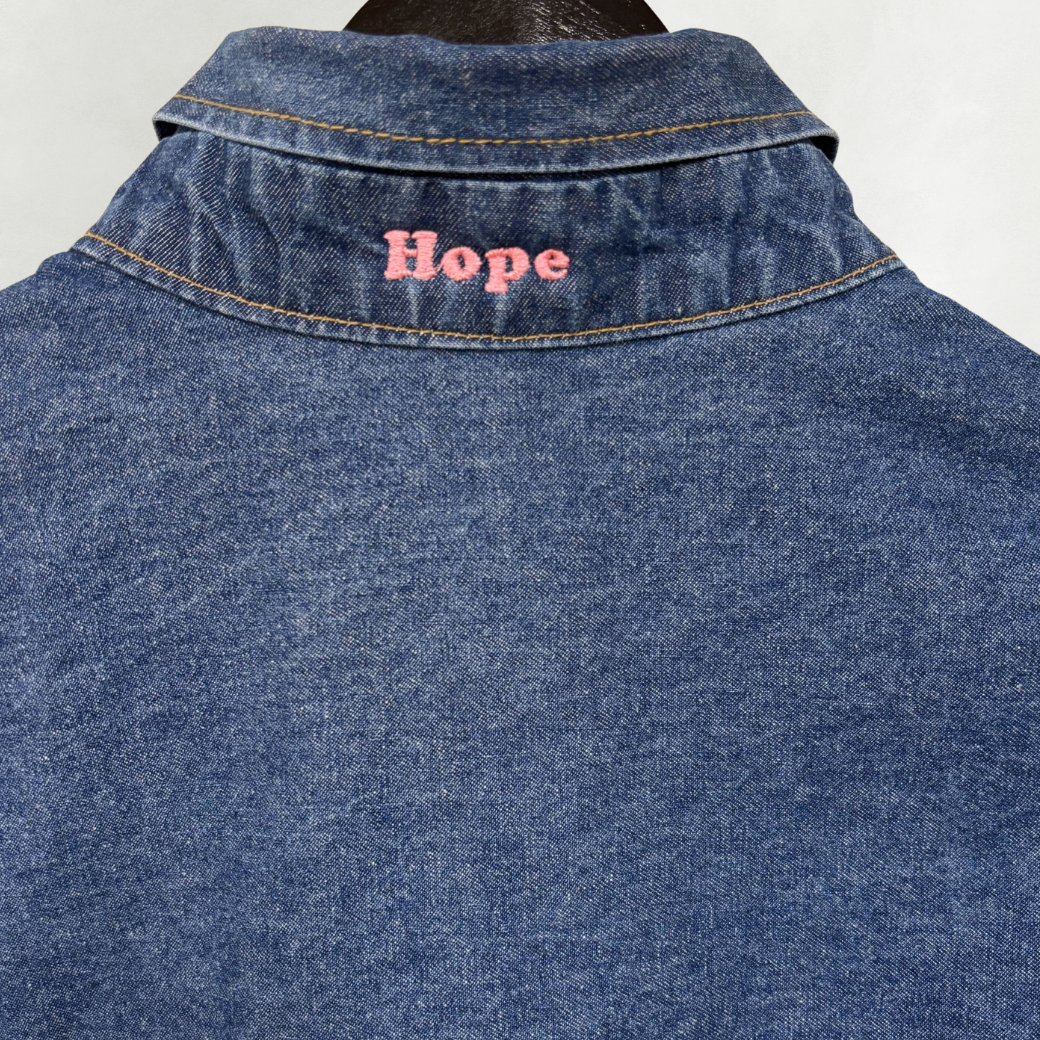 Hope刺繍入りオーバーサイズデニムシャツ