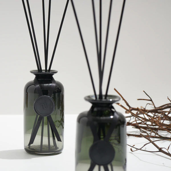 BLACK LETTERS REED DIFFUSER URAHA