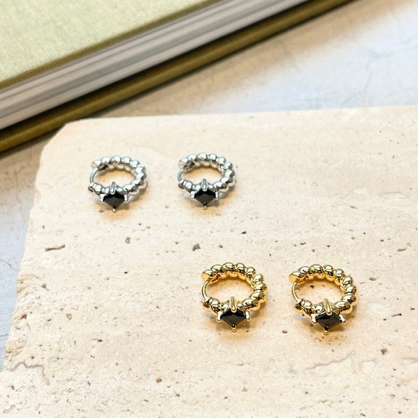 ツイストブラックビジューピアス