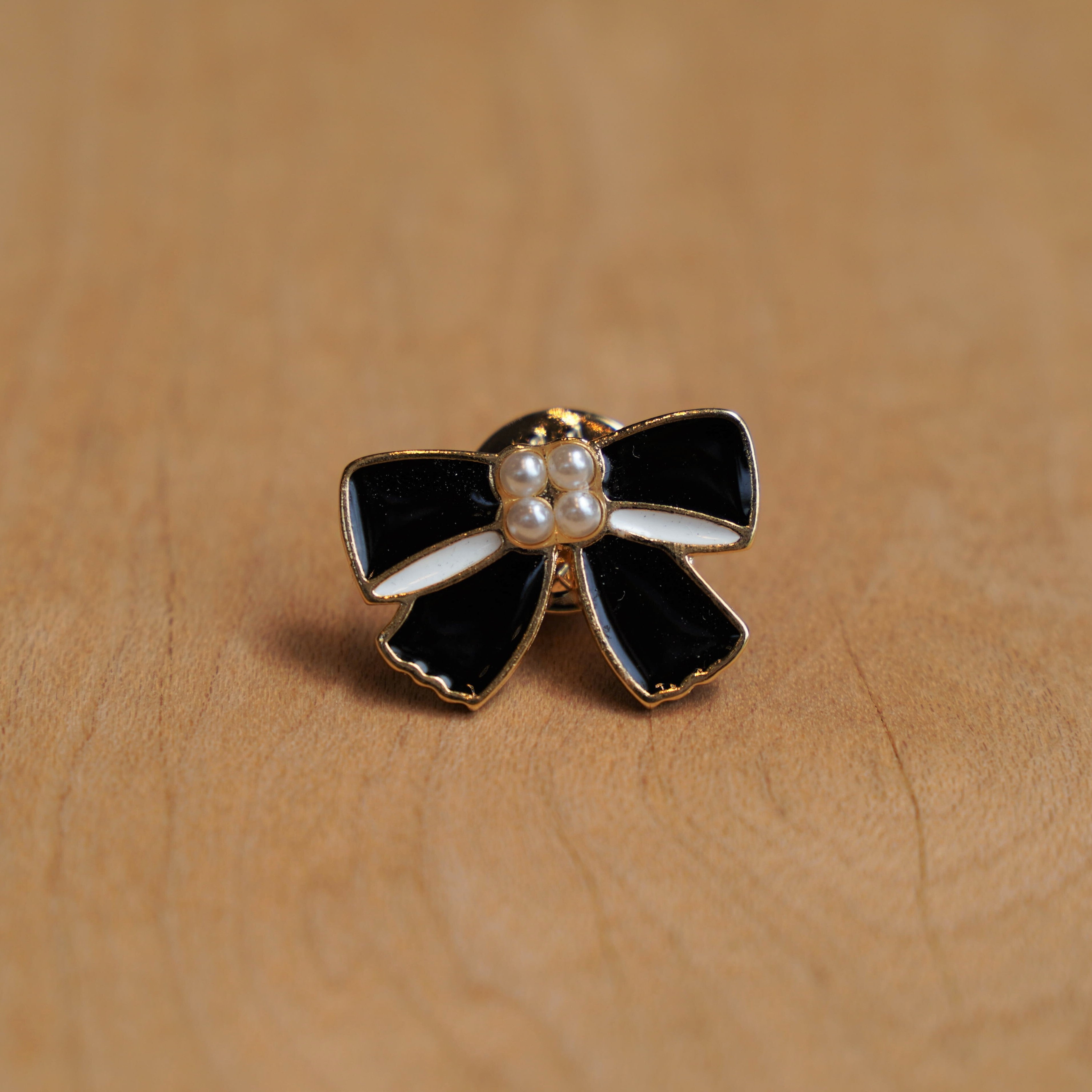 Pin brooch Ribbon