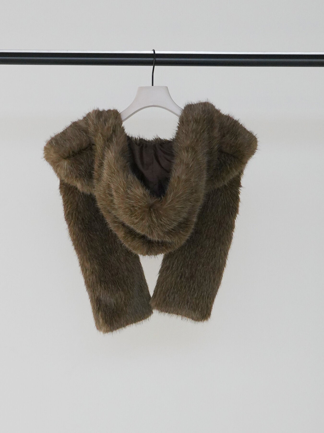 【予約販売】CHIGNON フーディーファーマフラー 0865-323KK