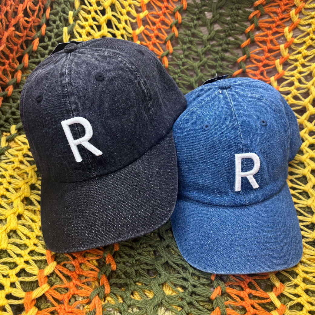 R logo cap