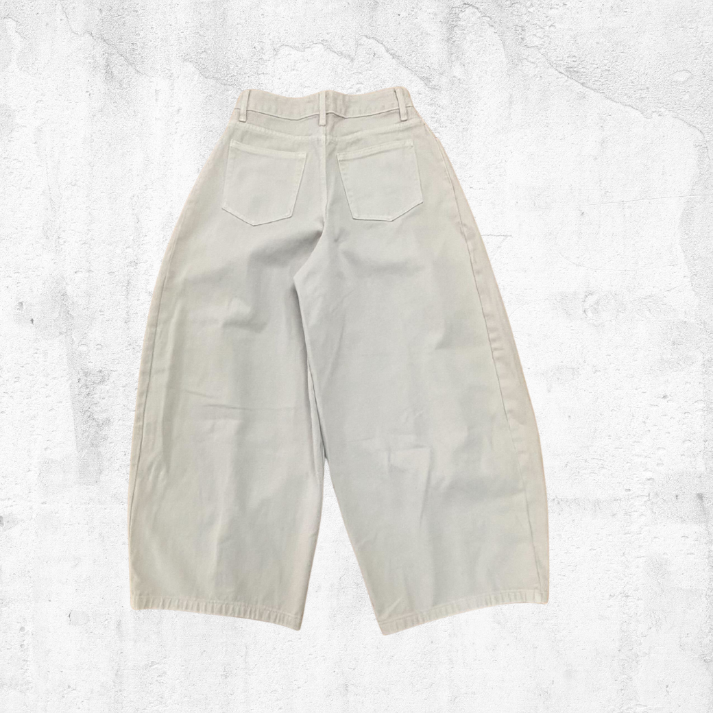 タック入りワイドパンツ