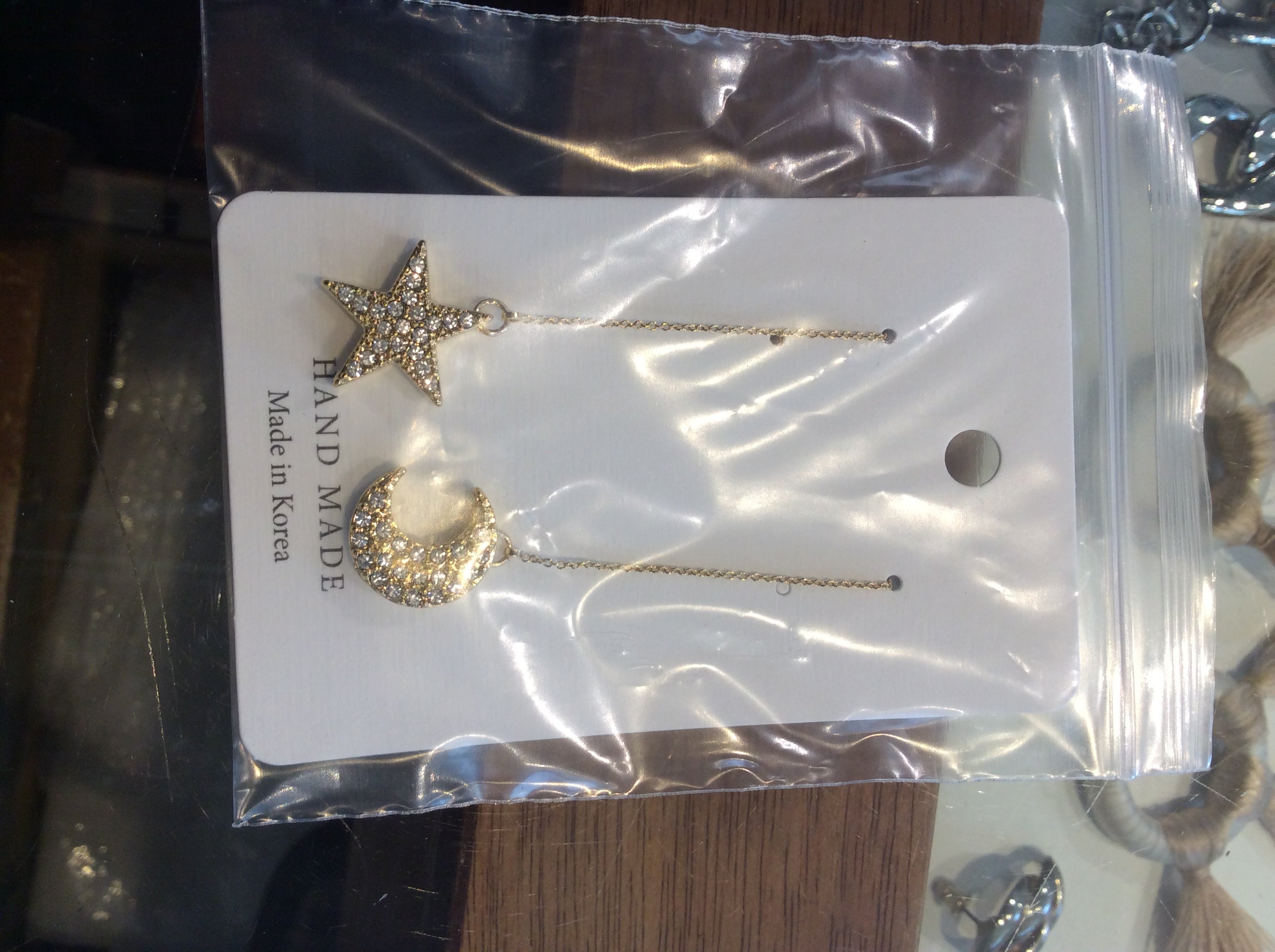 ビジューチェーンピアス