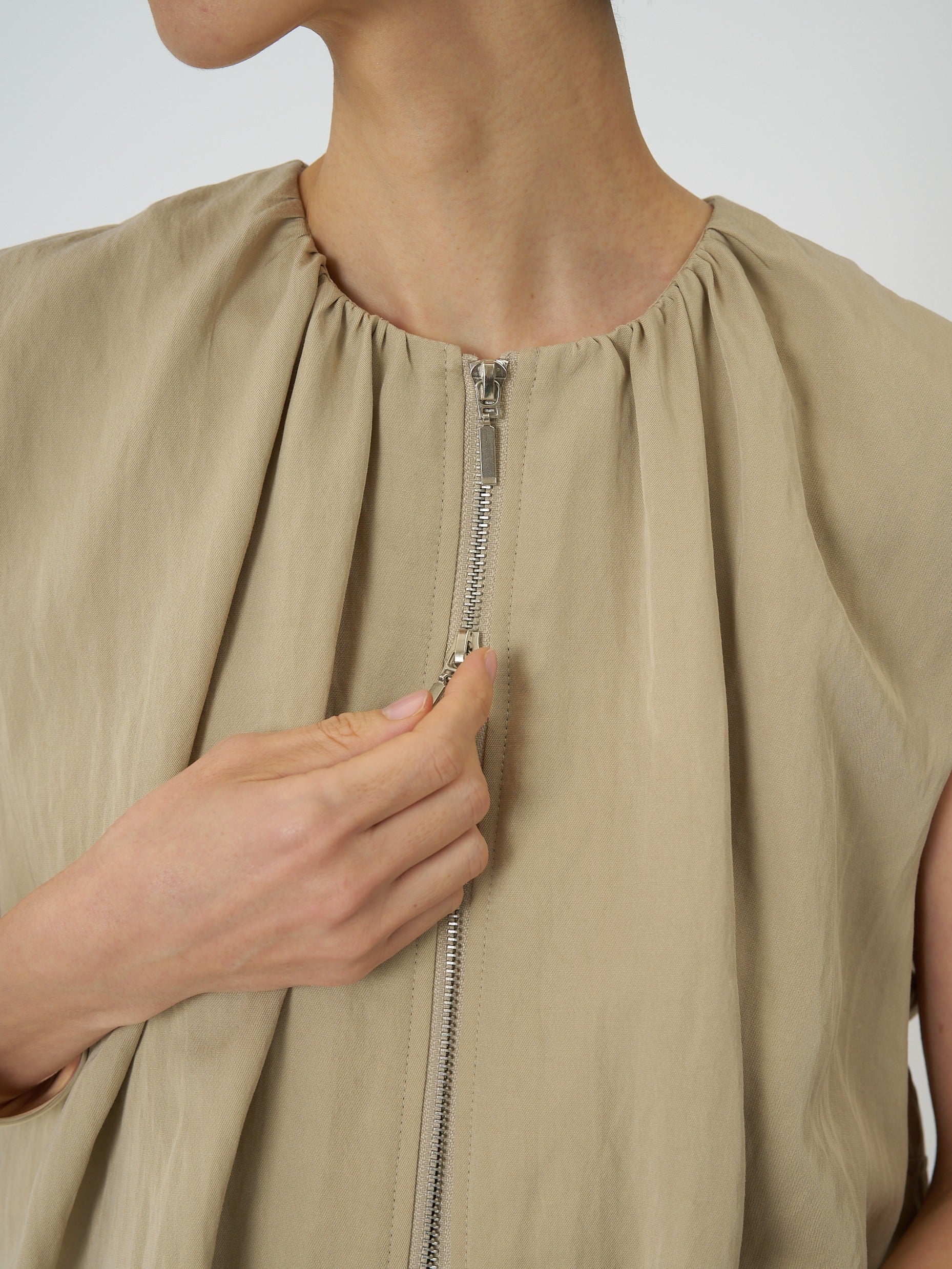 【予約販売】CHIGNON ダブルジップバルーンジレ 4261-025MK