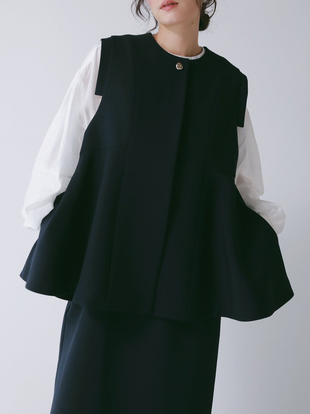 【予約販売】CHIGNON ソフトツイルフレアフォルムジレ4266-602YX