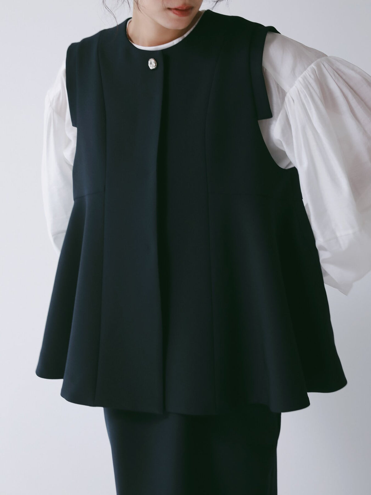 【予約販売】CHIGNON ソフトツイルフレアフォルムジレ4266-602YX