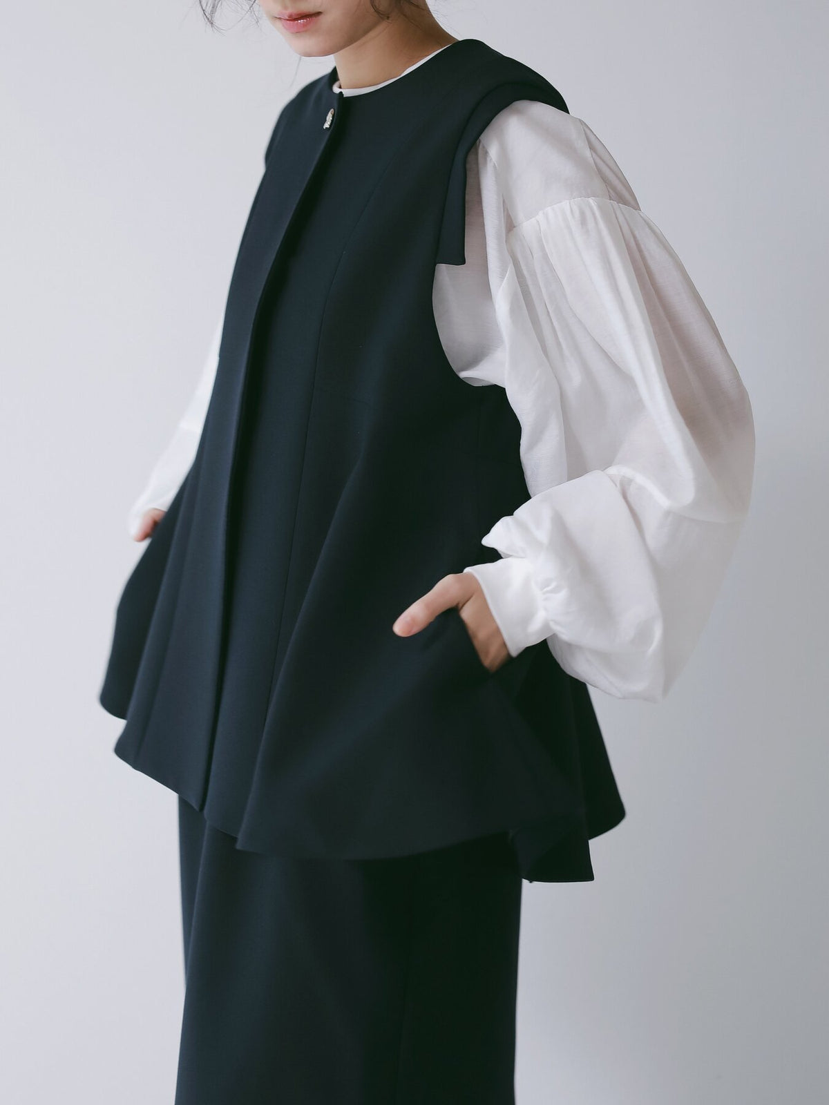 【予約販売】CHIGNON ソフトツイルフレアフォルムジレ4266-602YX