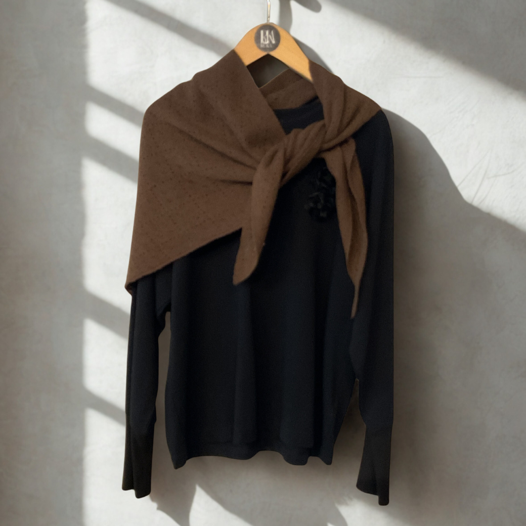 三角フォルム デザインニットストール