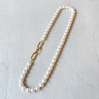 Big pearl necklace