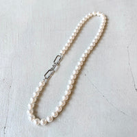 Big pearl necklace