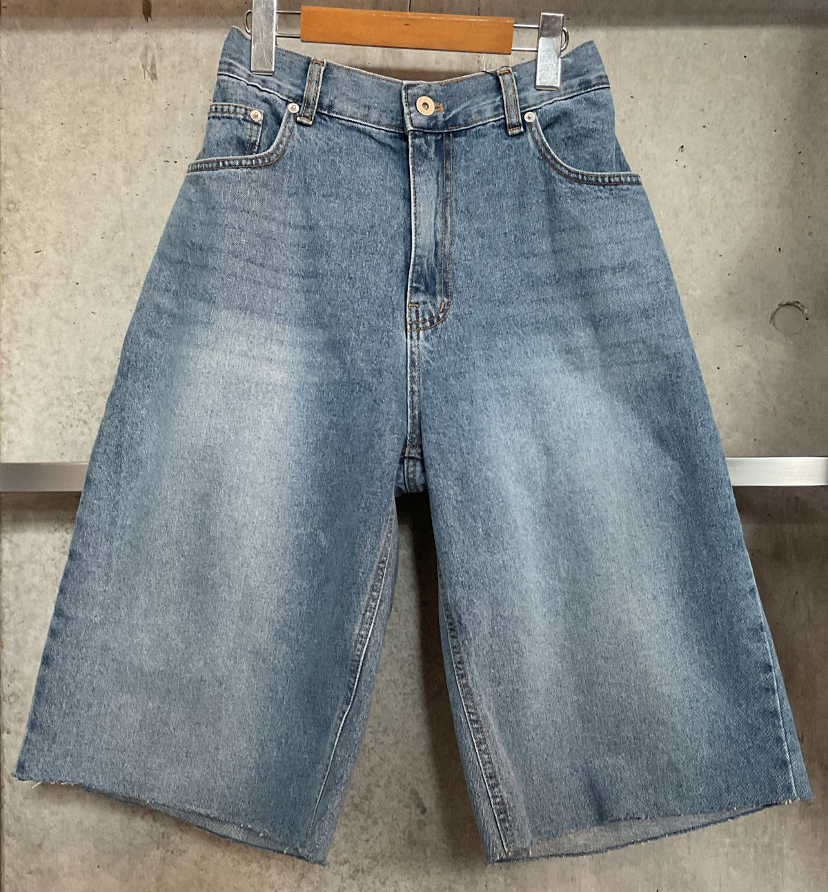 カットオフ バミューダパンツ