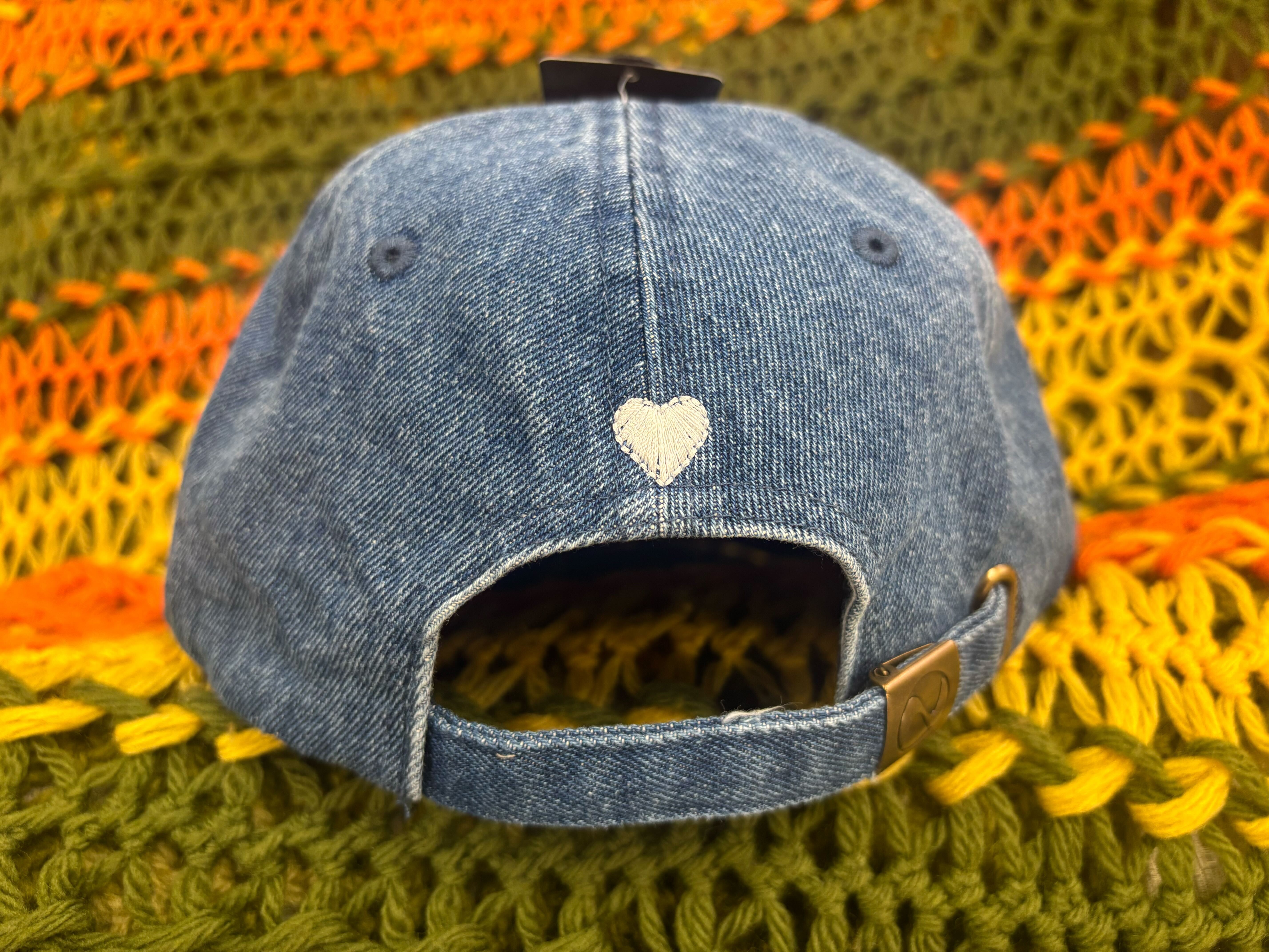 R logo cap