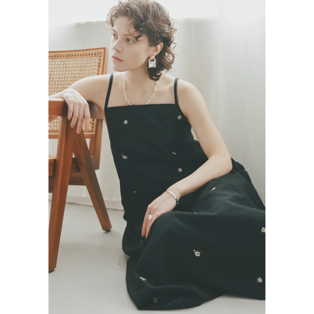 Muel Chic Lily embroidery OP