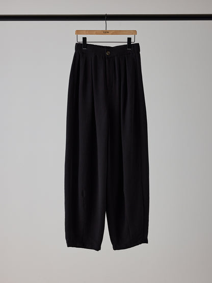 【予約販売】YENN VOLUME CURVE PANTS Y262-32051