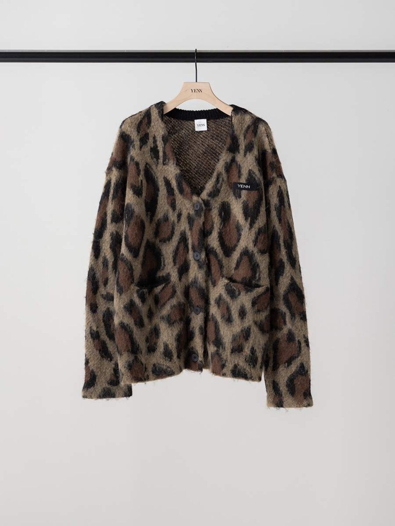 【予約販売】YENN LEOPARD V NECK CD Y264-92132