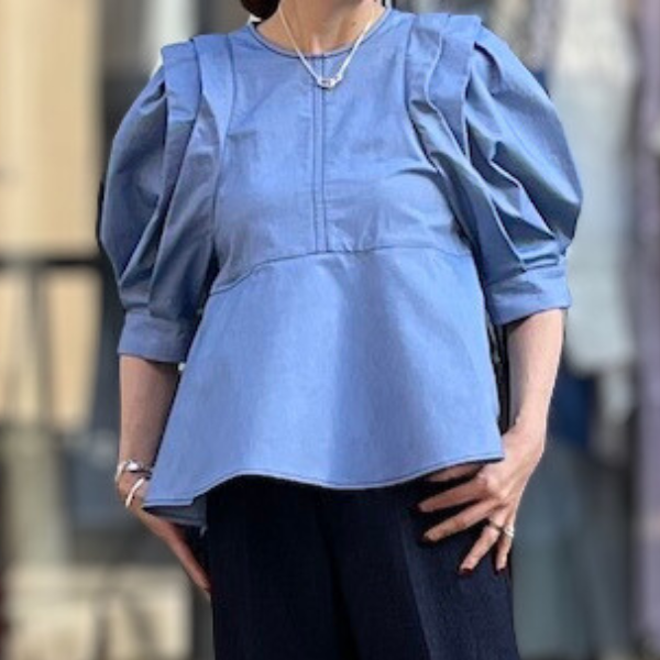 RUMCHE】Petal Sleeve Blouse / sax blue