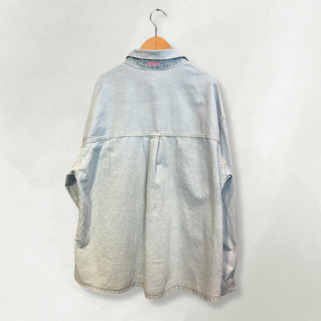 Hope刺繍入りオーバーサイズデニムシャツ